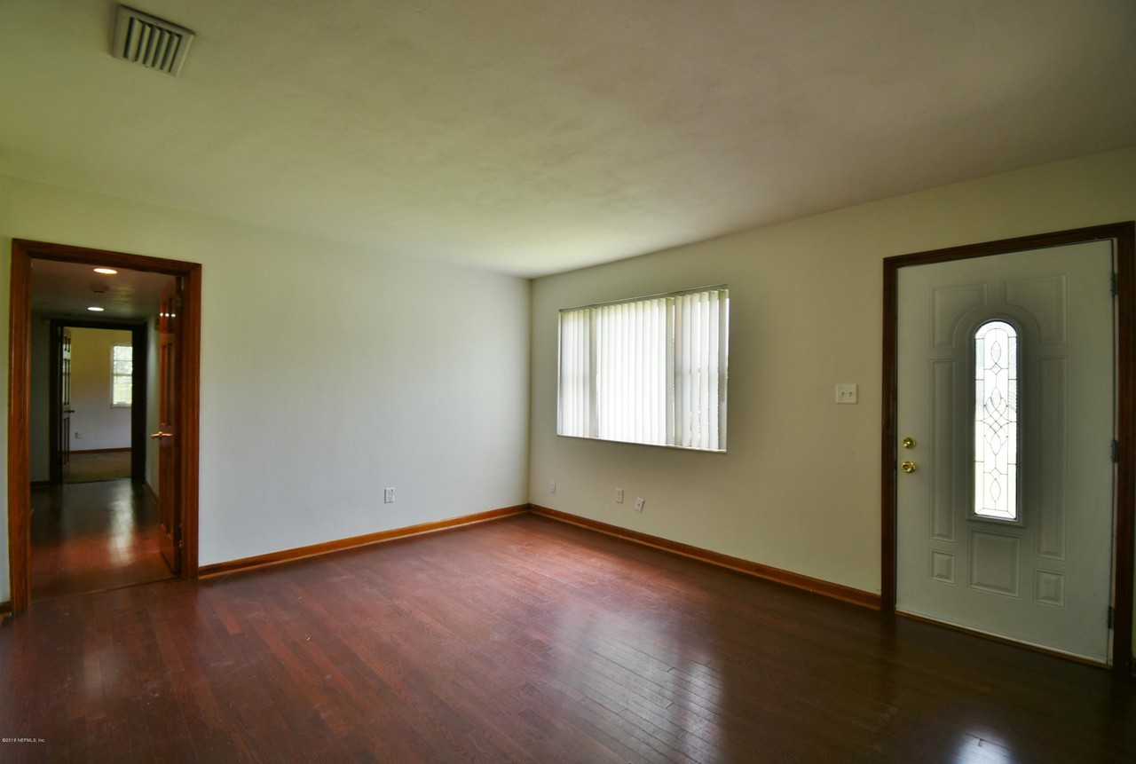 2101 Maple Leaf Dr E - Photo 4 of 22