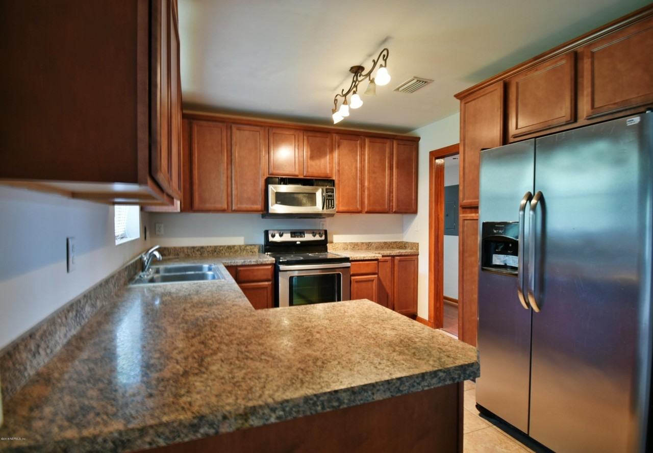 2101 Maple Leaf Dr E - Photo 6 of 22