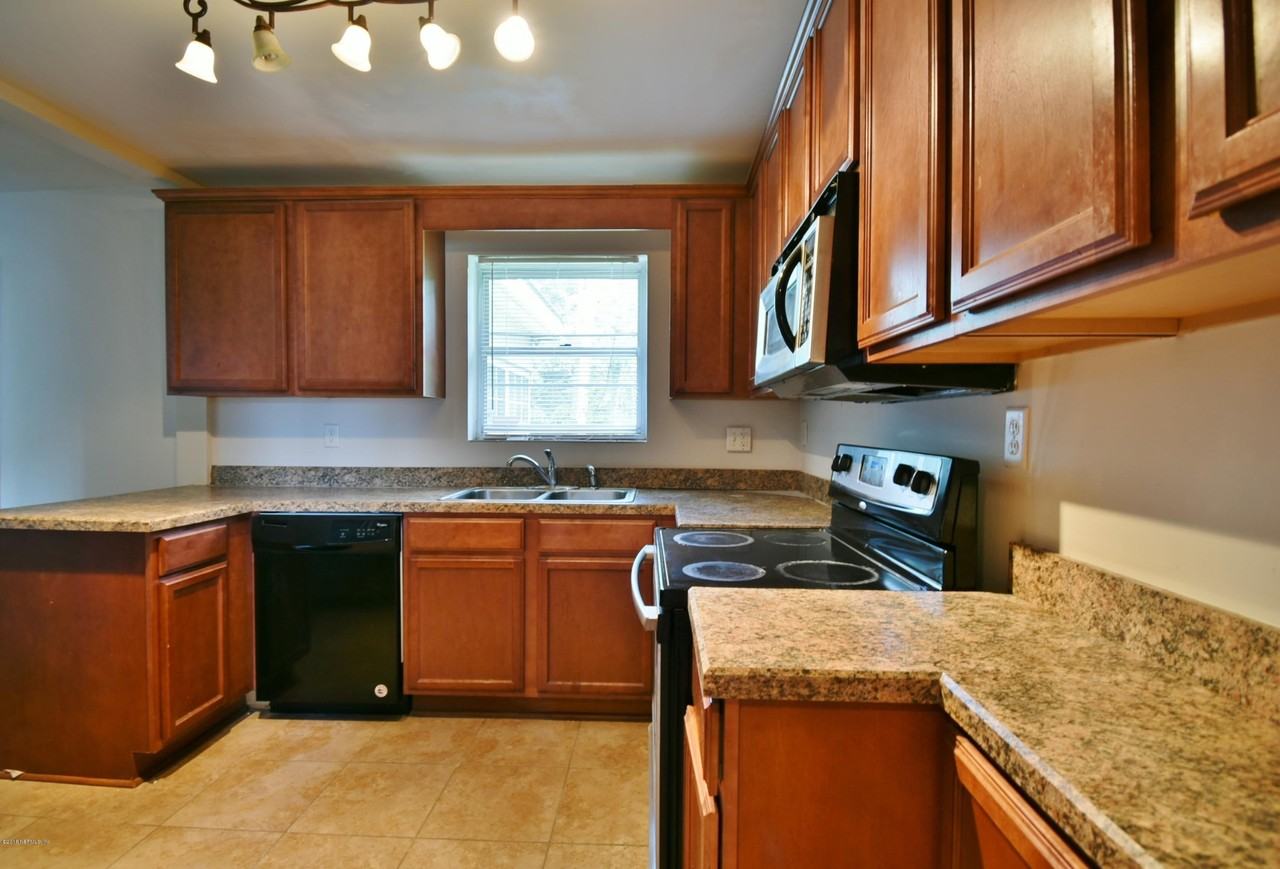 2101 Maple Leaf Dr E - Photo 7 of 22
