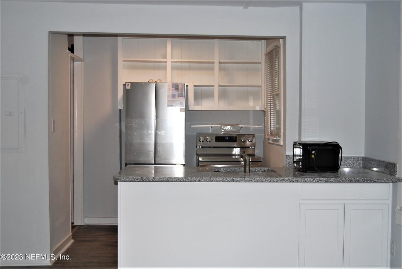 2730 Apache Ave - Photo 4 of 17