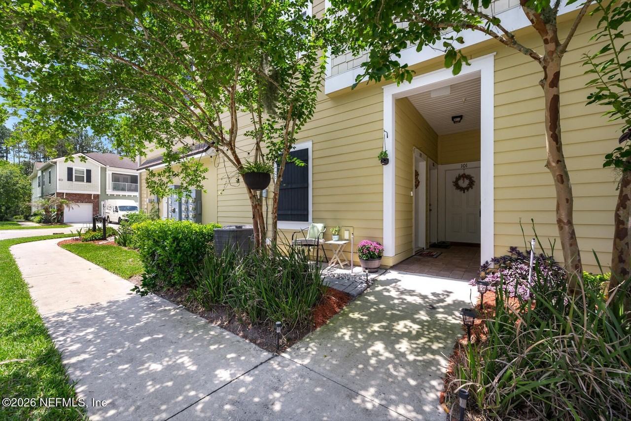 131 Burnett Ct #101 - Photo 4 of 50