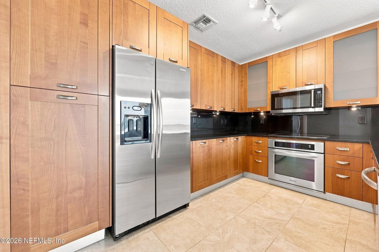 1431 Riverplace Blvd #2201 - Photo 5 of 50