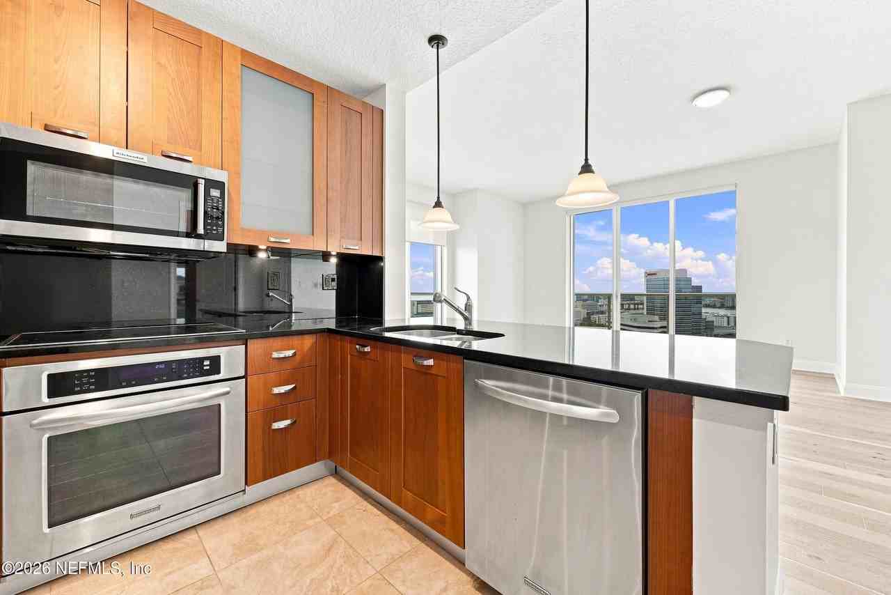 1431 Riverplace Blvd #2201 - Photo 6 of 50