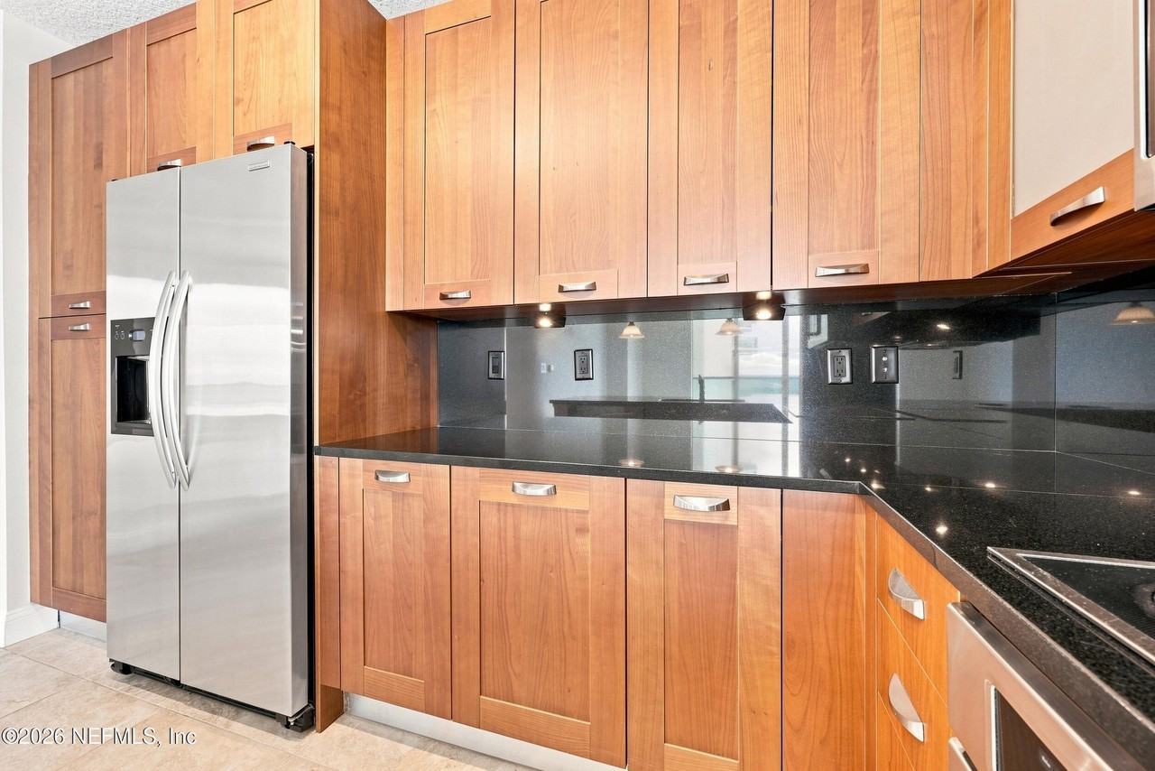 1431 Riverplace Blvd #2201 - Photo 7 of 50