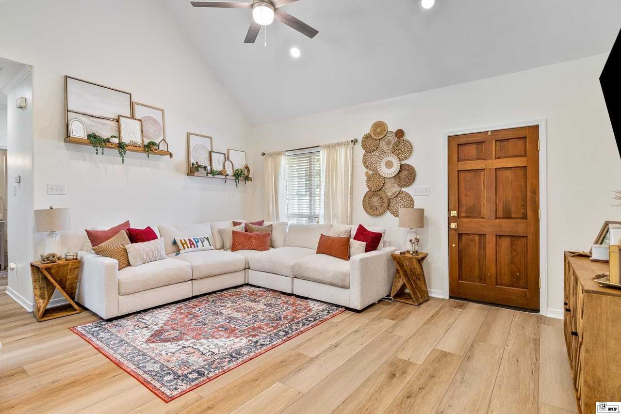 113 Arbor Cove Cir - Photo 3 of 26