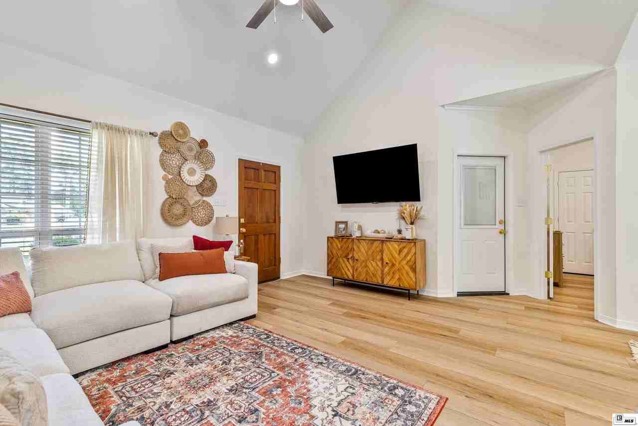 113 Arbor Cove Cir - Photo 4 of 26