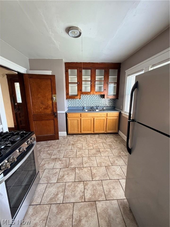 2801 E 125th St #2 - Photo 5 of 14