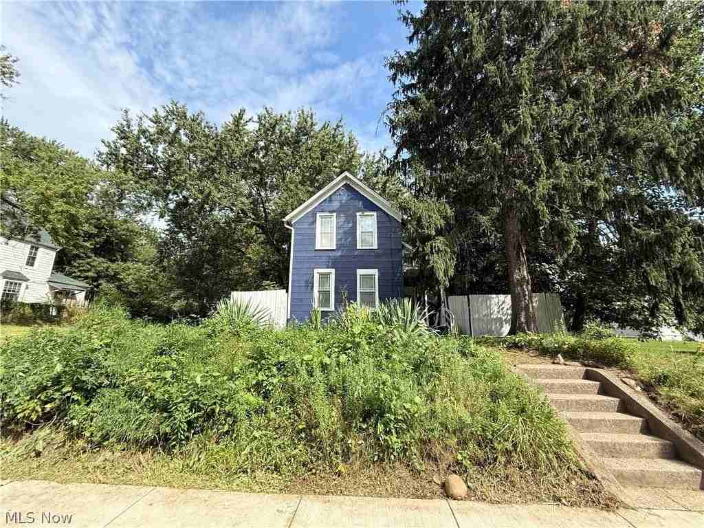 131 W Miller Ave - Photo 3 of 35