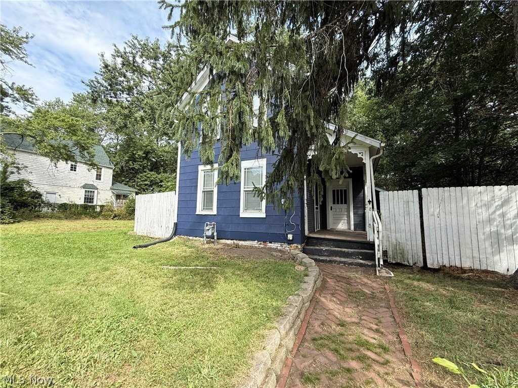 131 W Miller Ave - Photo 4 of 35