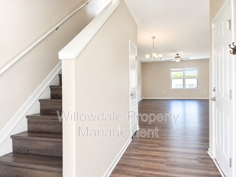 2618 Tummel Ln - Photo 3 of 25