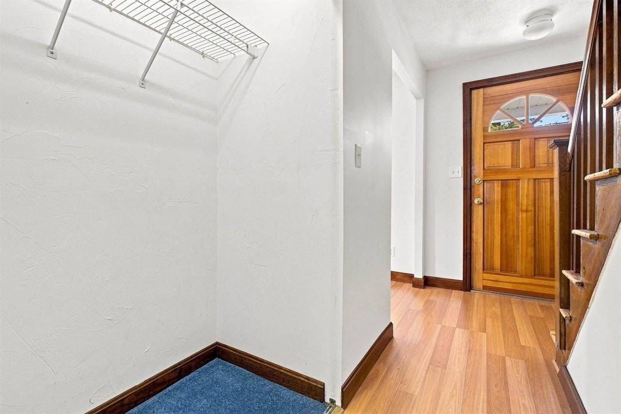 24 Railroad Ave - Photo 2 of 25