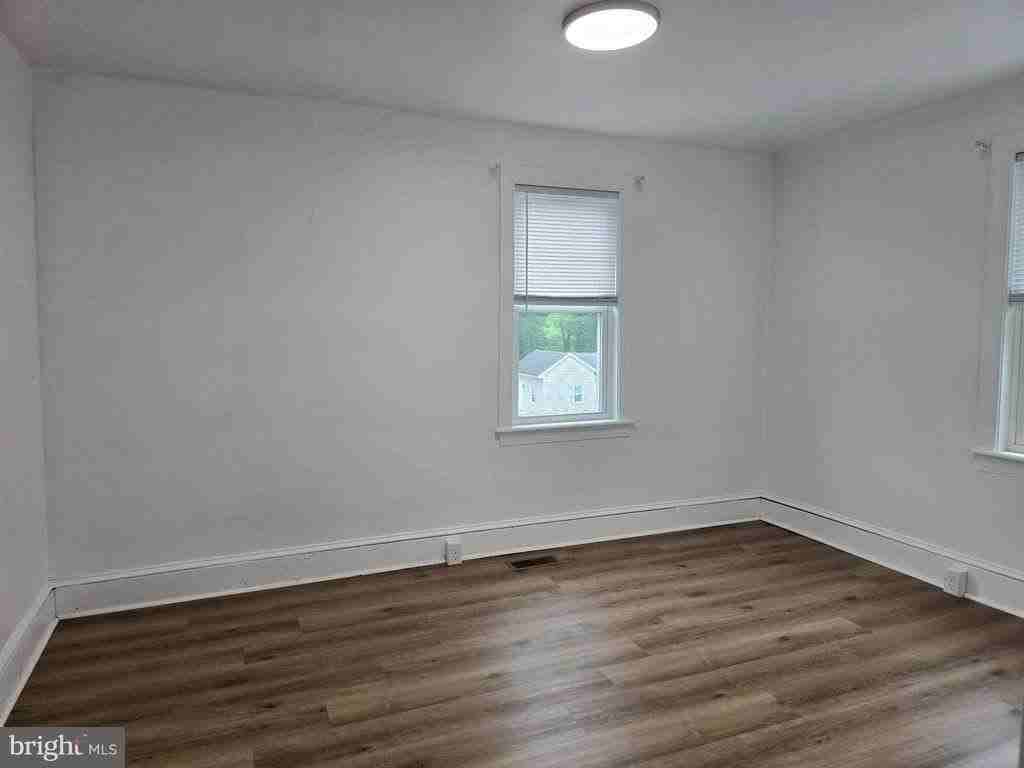 739 S Kent St - Photo 5 of 10