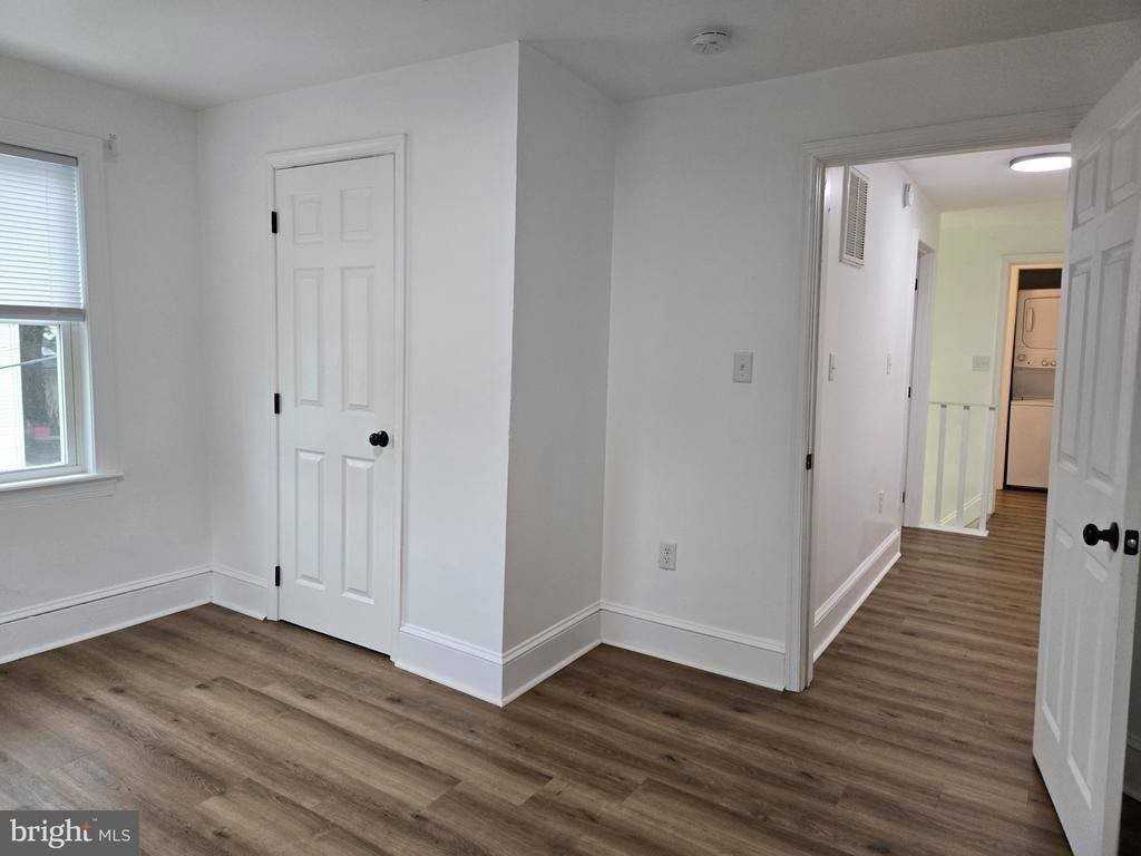 739 S Kent St - Photo 6 of 10