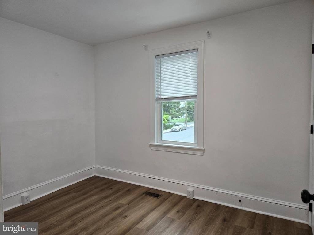 739 S Kent St - Photo 7 of 10