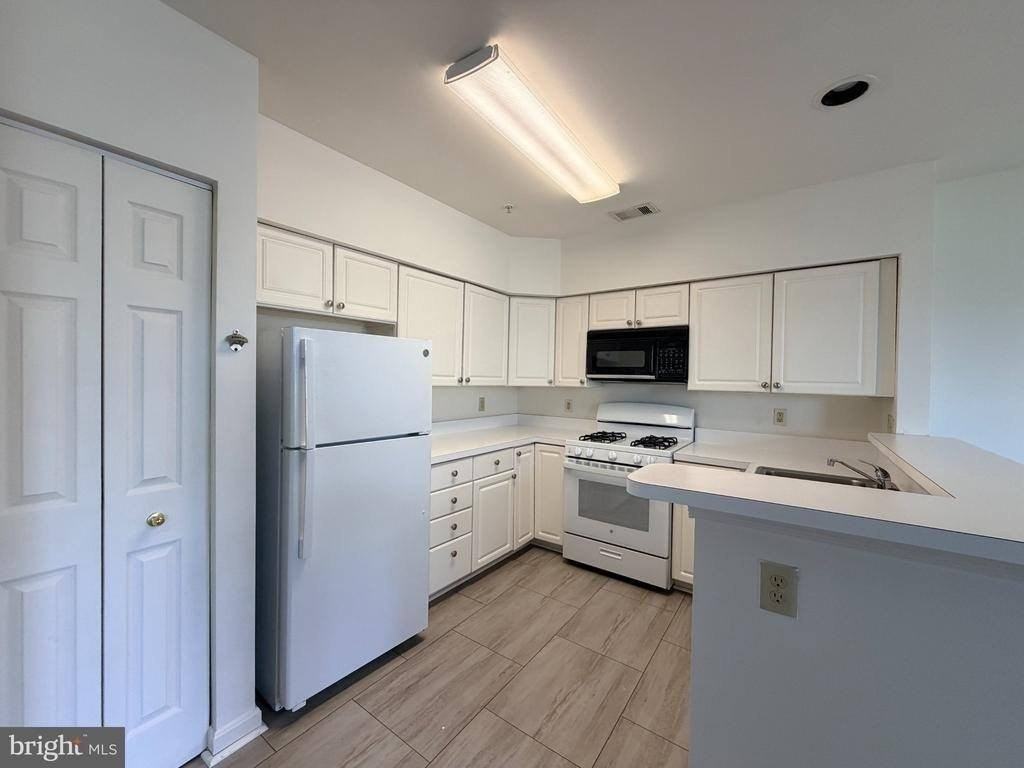 306 Gatehouse Ln - Photo 2 of 11