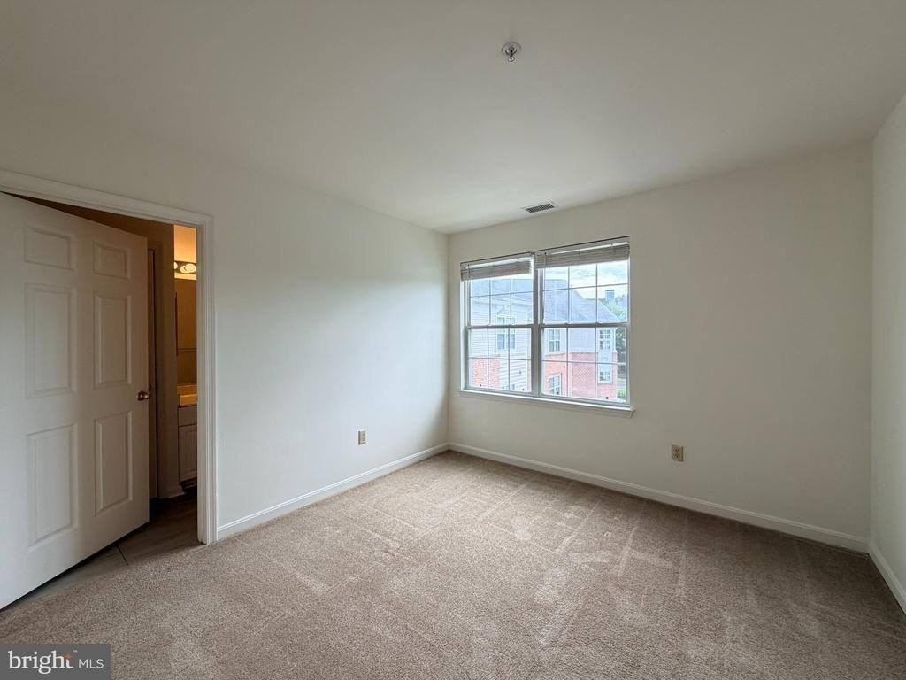 306 Gatehouse Ln - Photo 7 of 11