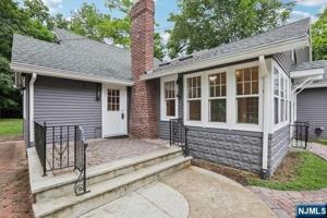 featured image of 261 W Saddle River Rd
