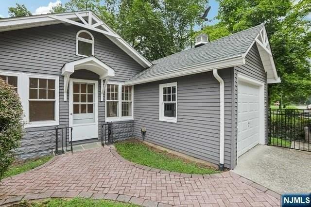 261 W Saddle River Rd - Photo 2 of 45