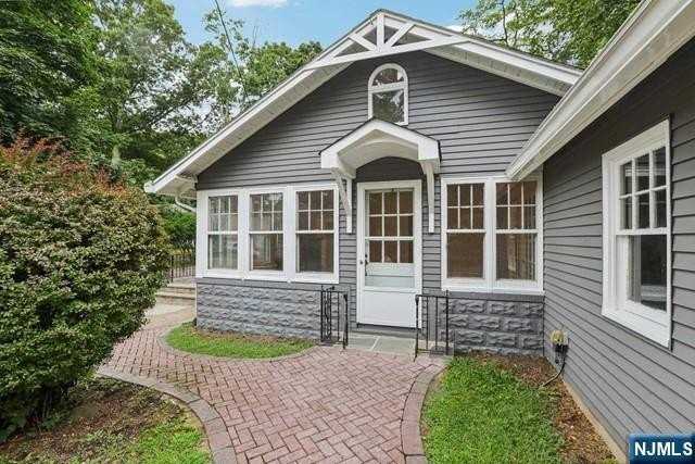261 W Saddle River Rd - Photo 3 of 45