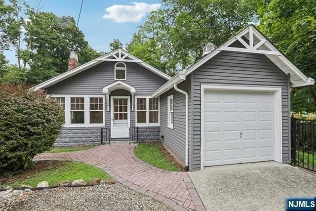 261 W Saddle River Rd - Photo 4 of 45