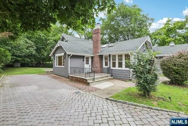 261 W Saddle River Rd - Photo 5 of 45