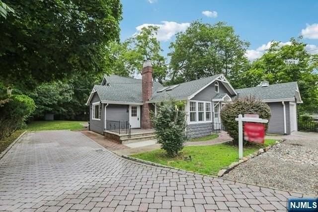 261 W Saddle River Rd - Photo 6 of 45