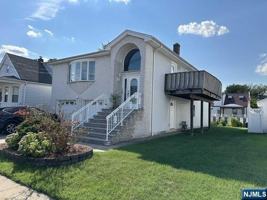 featured image of 19 Leo Pl #1