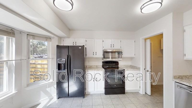 3483 Mountainside Dr - Photo 3 of 25