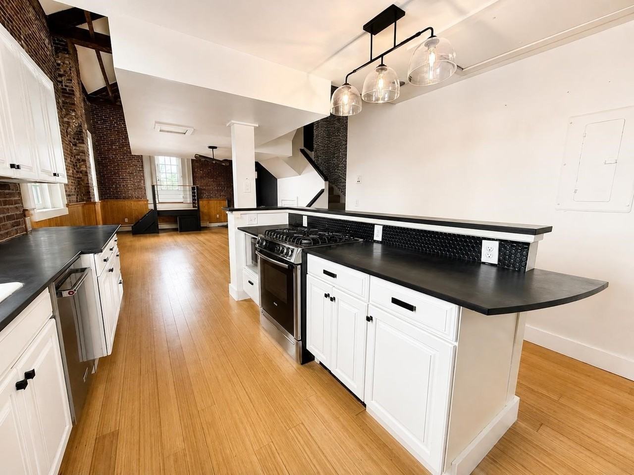 348 Maplewood Ave #4 - Photo 4 of 23