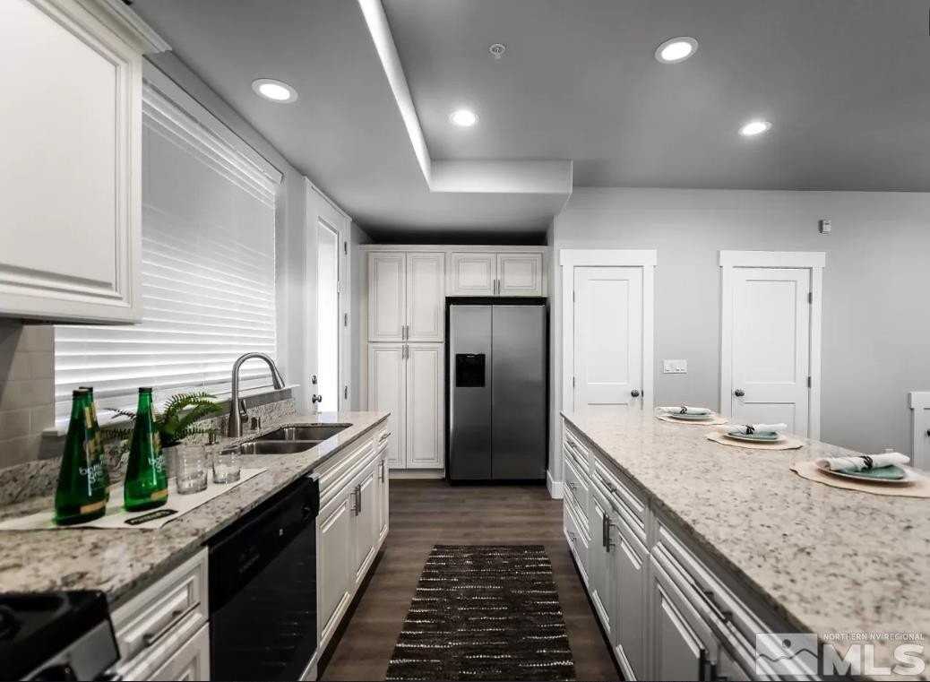 710 Bluffs Ct Unit 102 - Photo 4 of 7