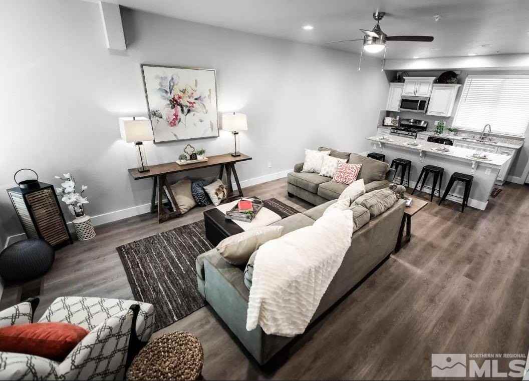 720 Bluffs Ct Unit 101 - Photo 2 of 7