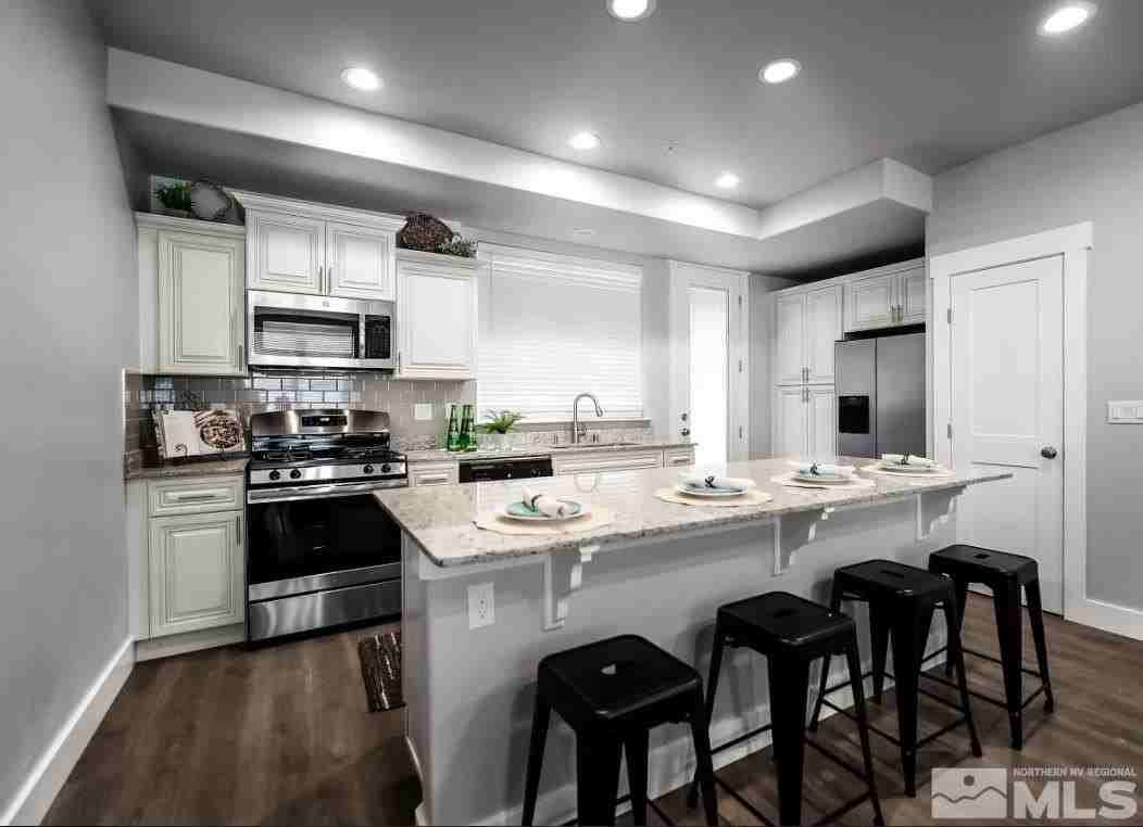 720 Bluffs Ct Unit 101 - Photo 3 of 7
