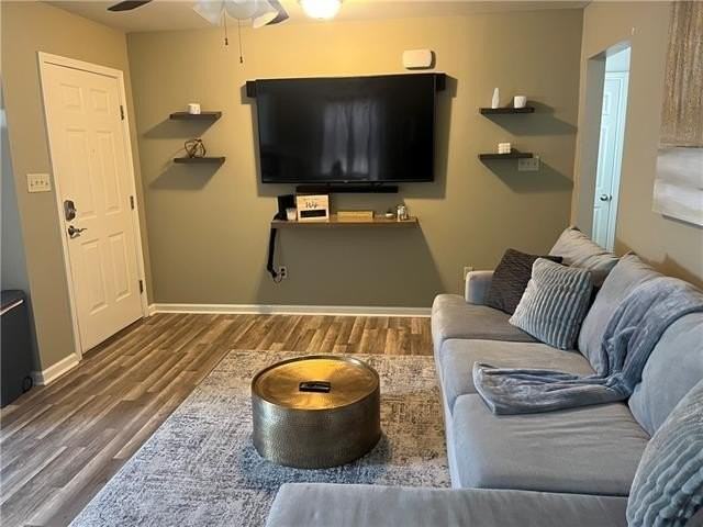 1324 Ferry Pl - Photo 2 of 10