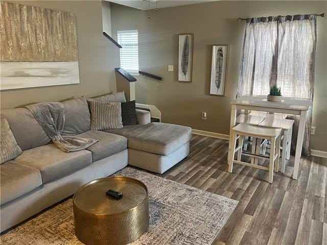 1324 Ferry Pl - Photo 3 of 10