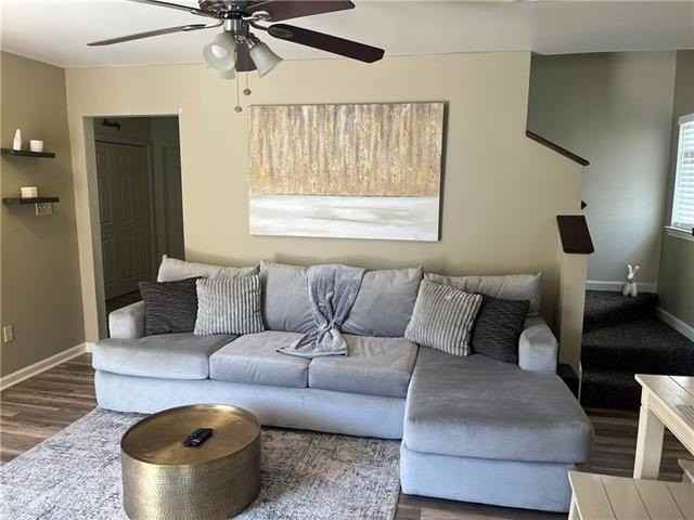 1324 Ferry Pl - Photo 4 of 10