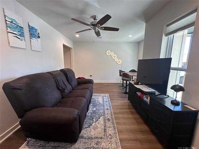 805 N Ridgeway St #B - Photo 4 of 37