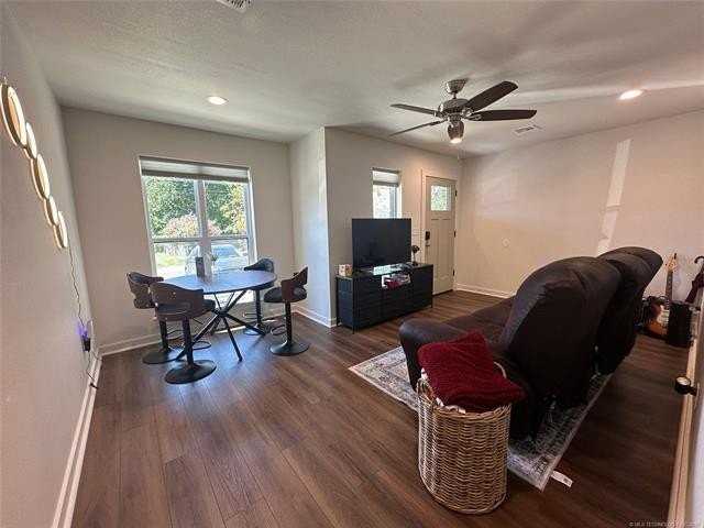 805 N Ridgeway St #B - Photo 6 of 37