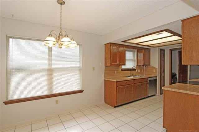9226 E 95th St - Photo 4 of 15