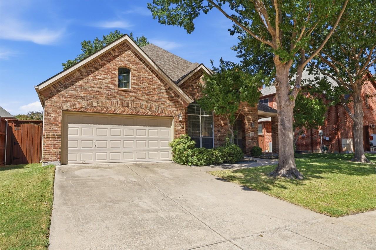 2633 Deer Hollow Dr - Photo 2 of 25