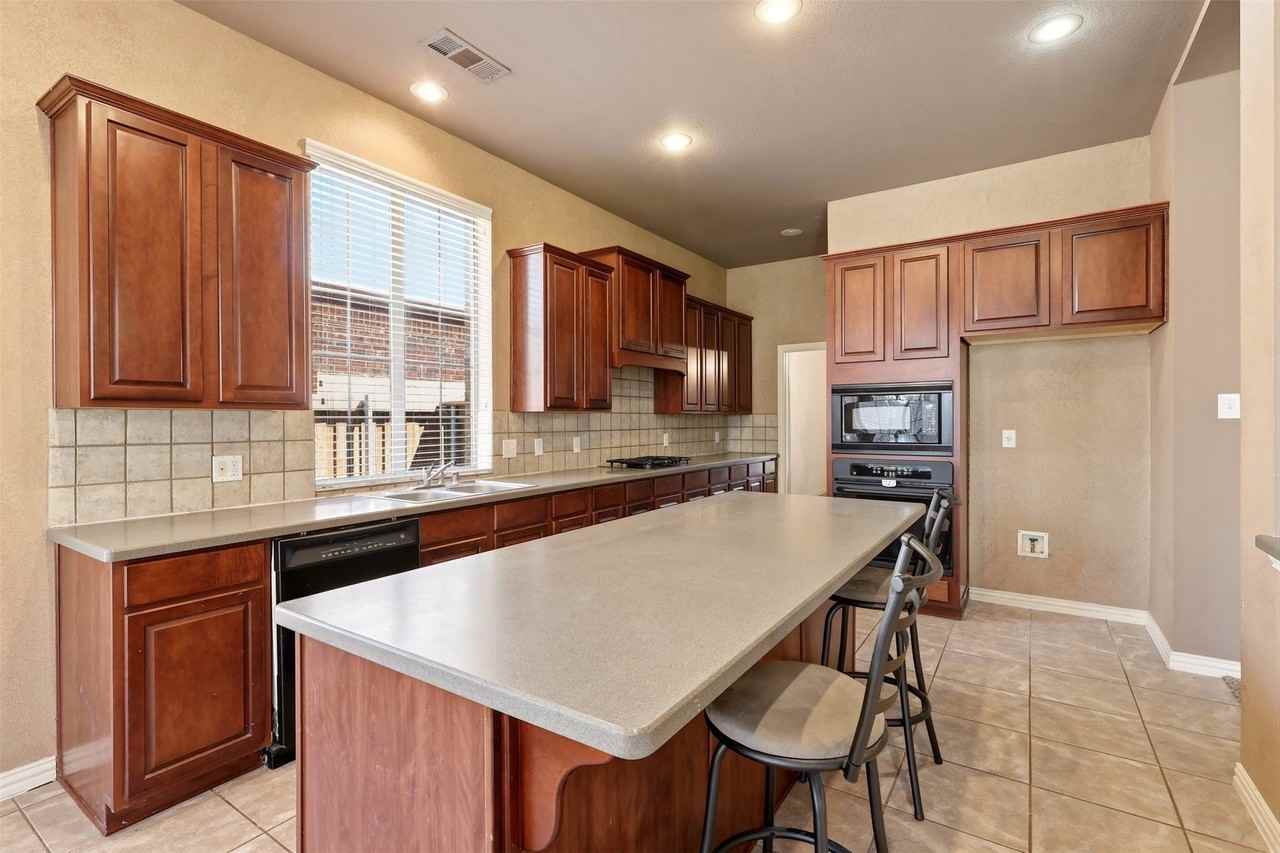 2633 Deer Hollow Dr - Photo 7 of 25