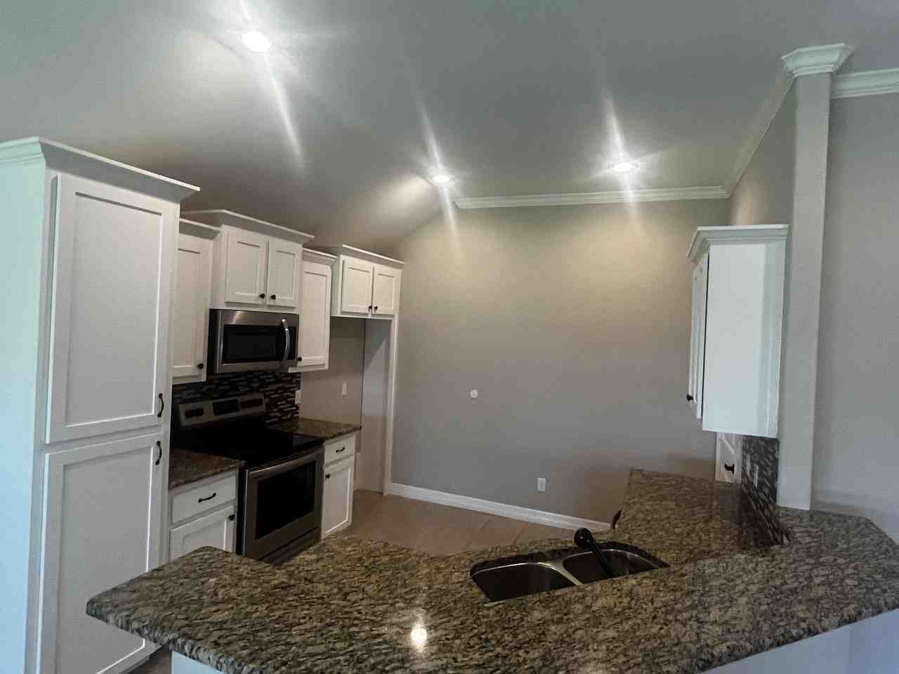 111 Frank St - Photo 2 of 8