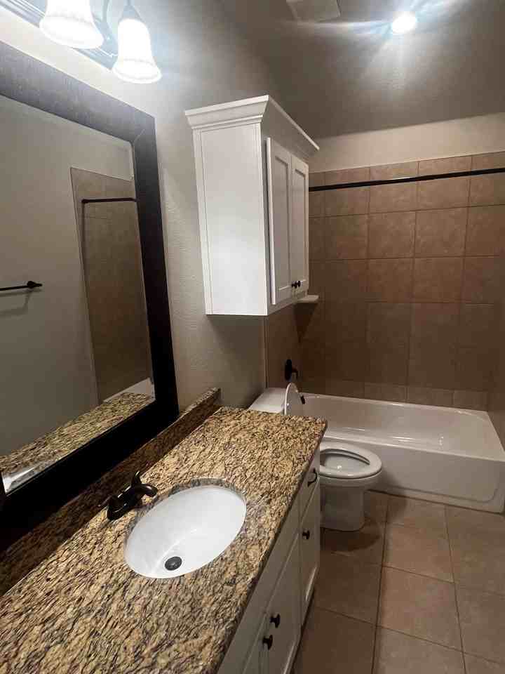 111 Frank St - Photo 5 of 8