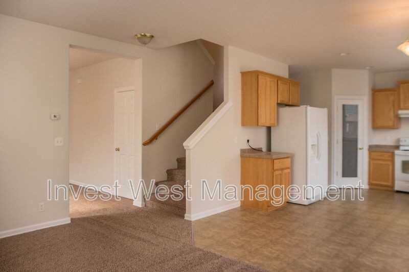 9312 Ne 81st St - Photo 5 of 31