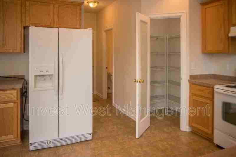 9312 Ne 81st St - Photo 6 of 31