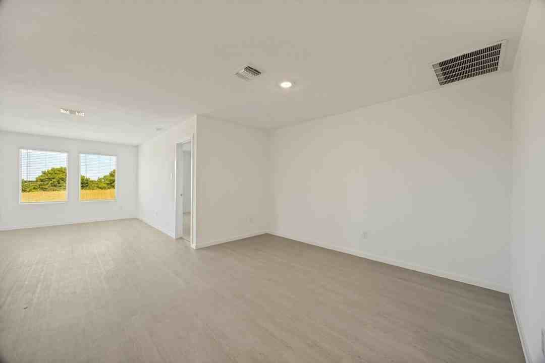 405 Mcnelly Ln - Photo 3 of 25
