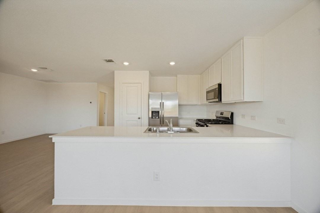 405 Mcnelly Ln - Photo 6 of 25
