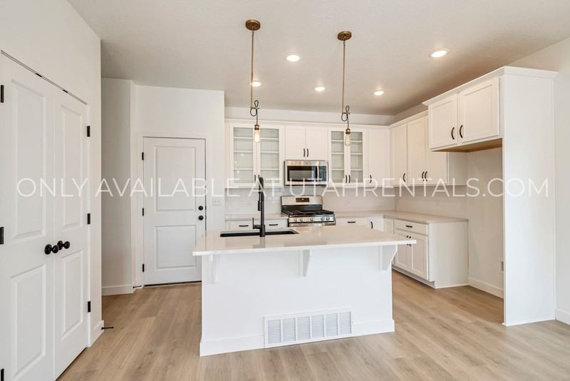 11474 S Andover Rd - Photo 5 of 17