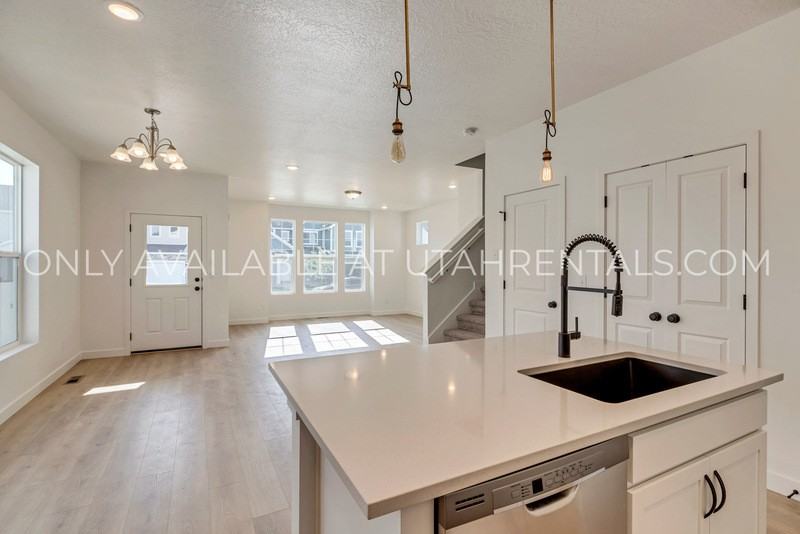 11474 S Andover Rd - Photo 6 of 17