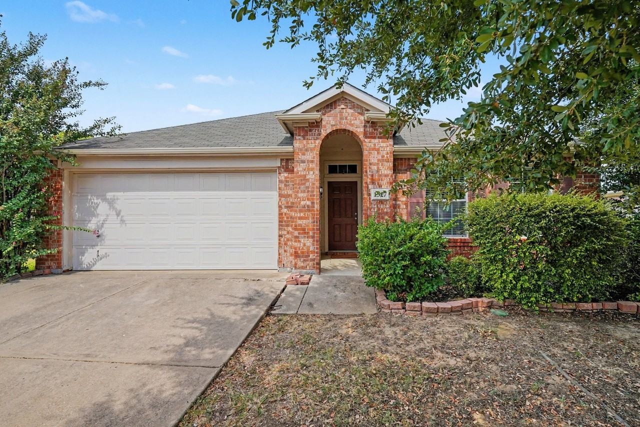 1327 Primrose Dr - Photo 2 of 26