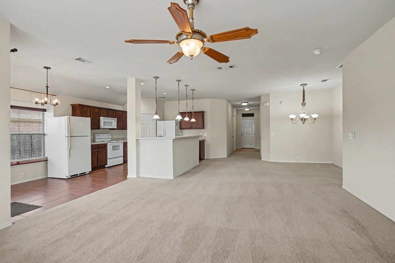 1327 Primrose Dr - Photo 6 of 26